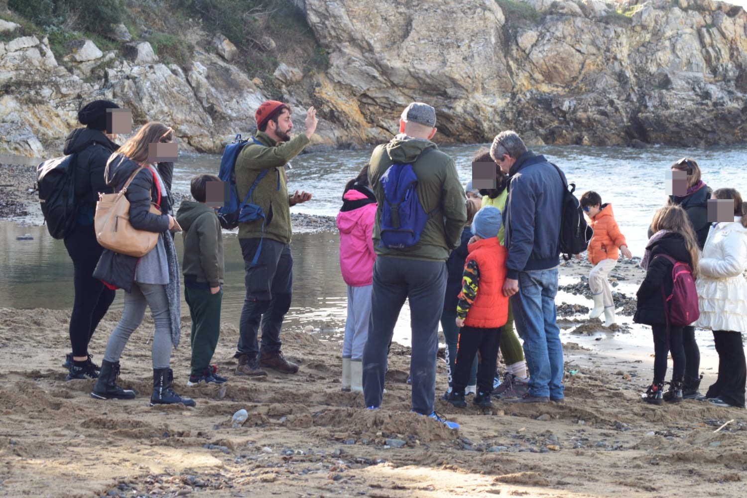 Escursione didattica sulla spiaggia alla scoperta della natura e delle storie del mare a Capoliveri